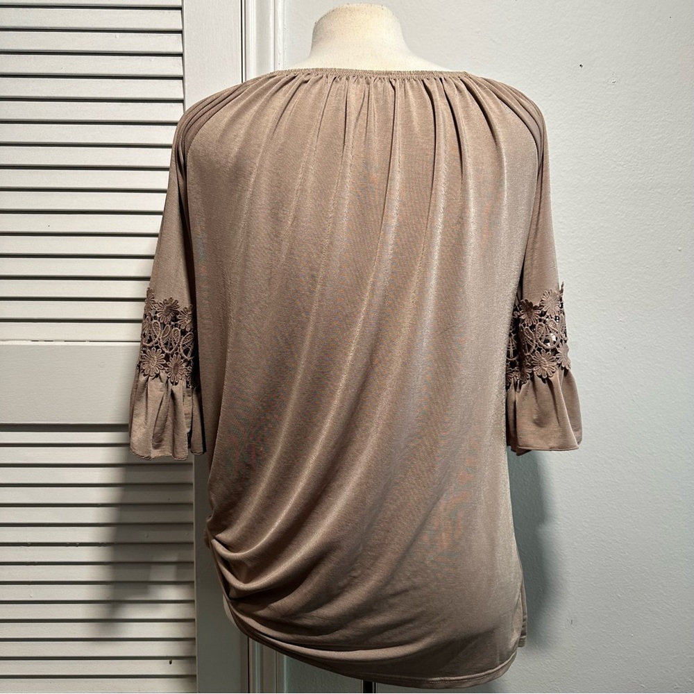 WinWin Ruffle Sleeve Tunic - Picture 4 of 5